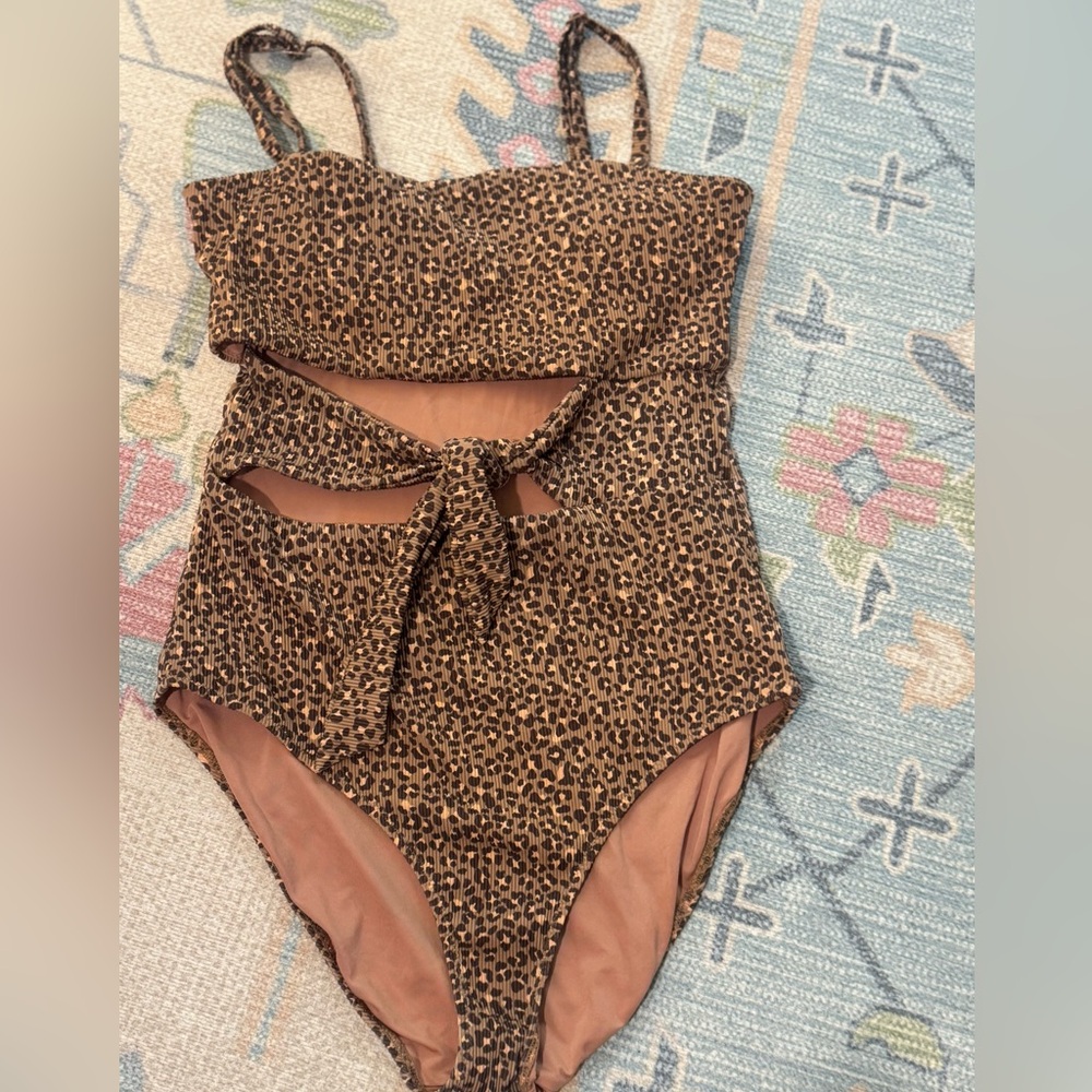 EUC aerie leopard swimsuit